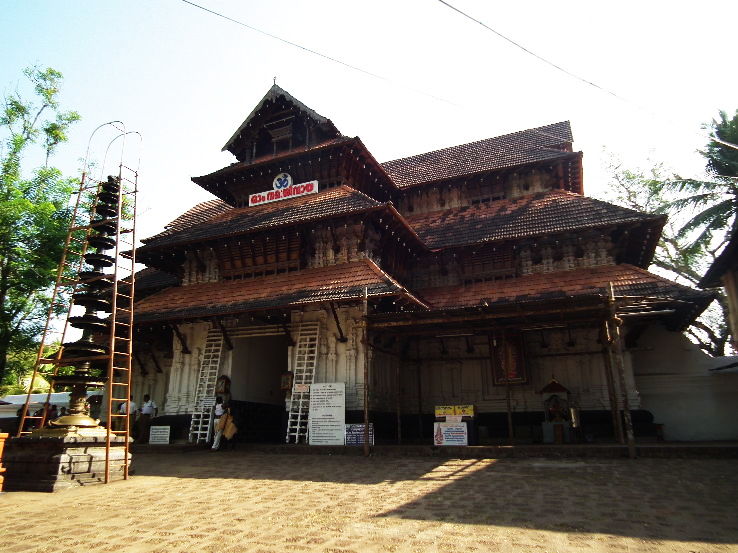 9. Vadakkunathan Temple